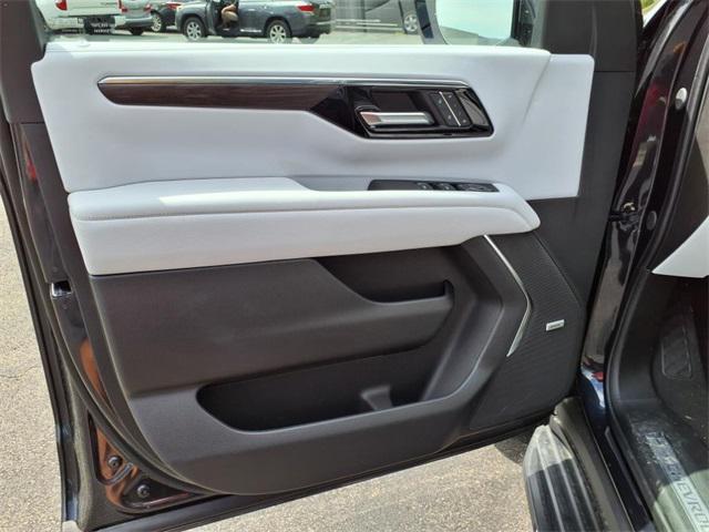 new 2025 Chevrolet Suburban car, priced at $82,540