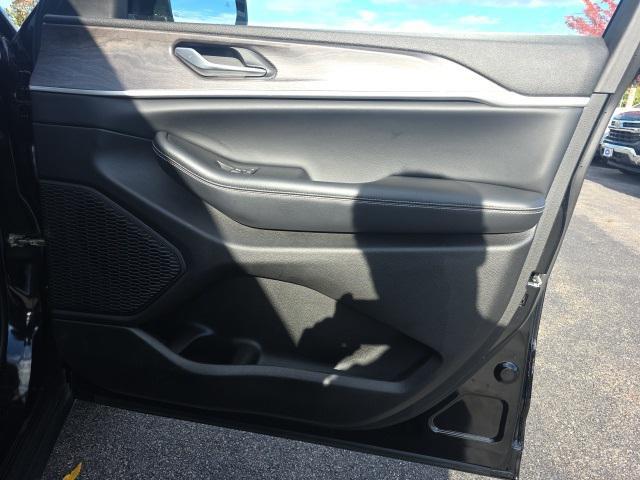 used 2023 Jeep Grand Cherokee car, priced at $30,499