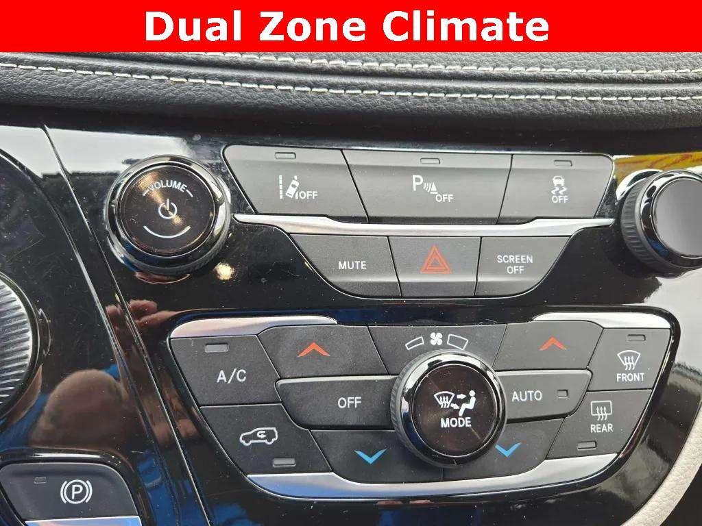 used 2024 Chrysler Pacifica Hybrid car, priced at $29,400