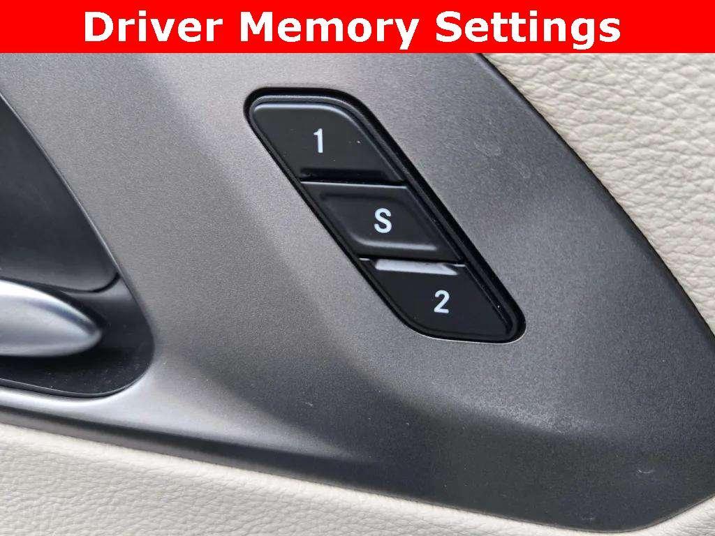 used 2024 Chrysler Pacifica Hybrid car, priced at $29,400