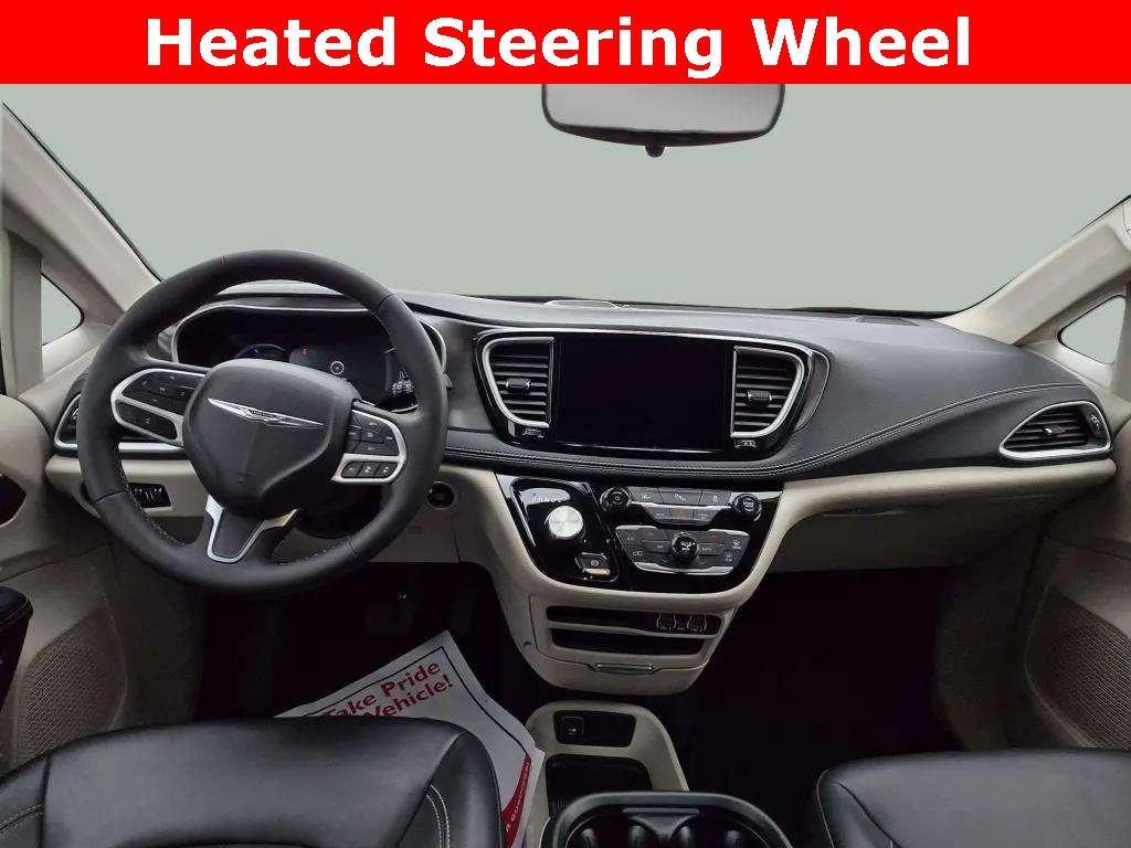 used 2024 Chrysler Pacifica Hybrid car, priced at $29,400