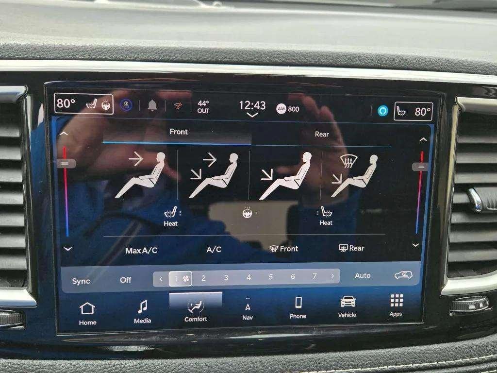 used 2024 Chrysler Pacifica Hybrid car, priced at $29,400