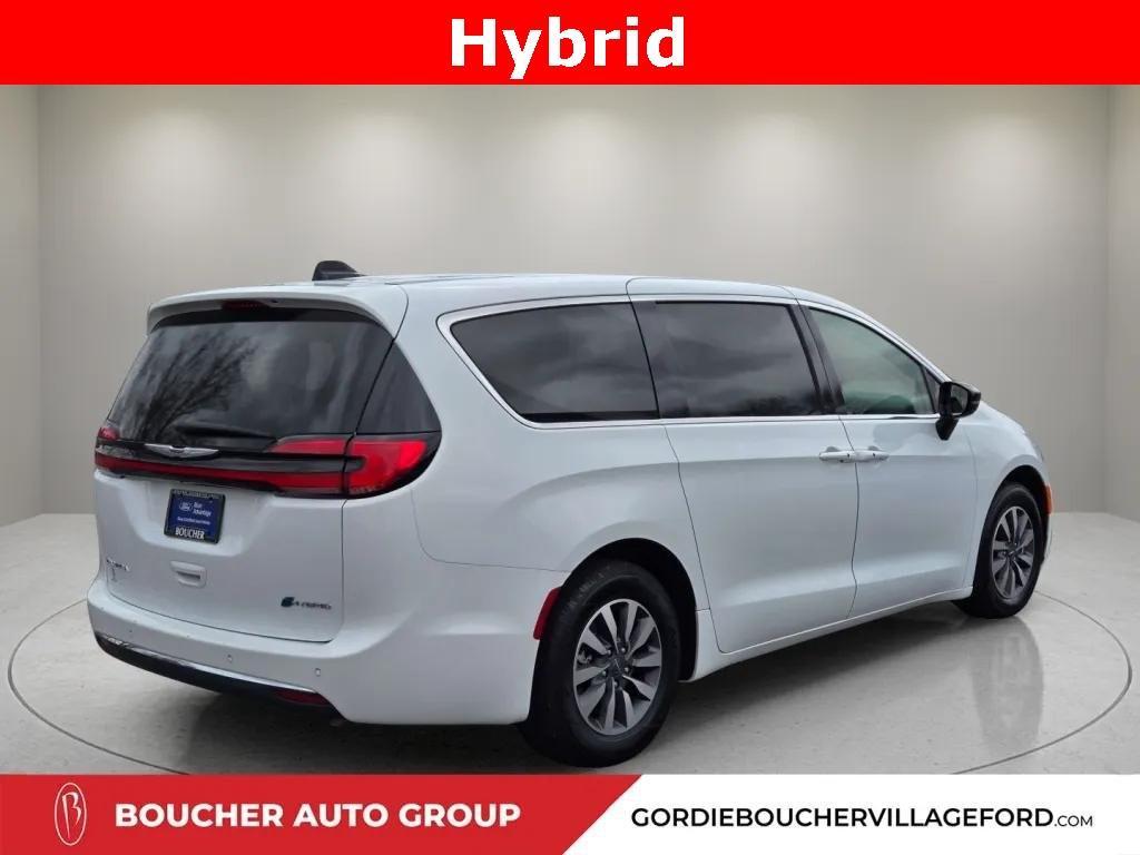 used 2024 Chrysler Pacifica Hybrid car, priced at $29,400