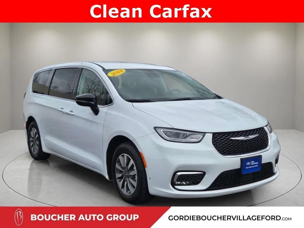 used 2024 Chrysler Pacifica Hybrid car, priced at $29,400