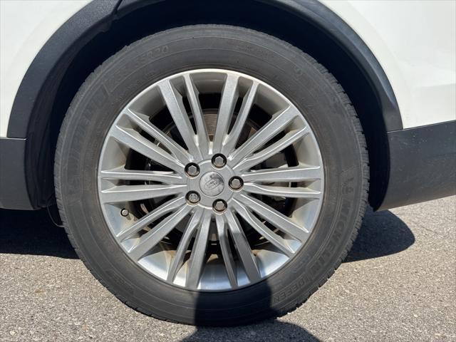 used 2018 Land Rover Discovery car, priced at $21,500