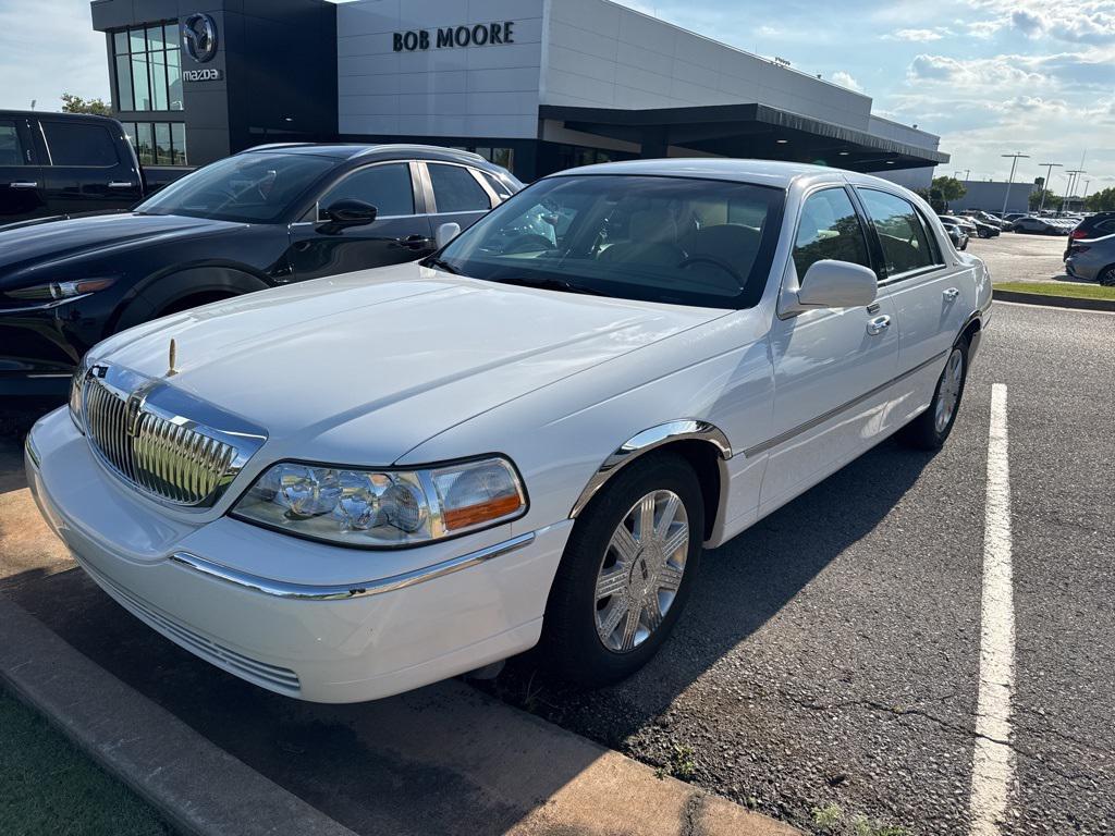 used 2004 Lincoln Town Car car, priced at $9,265