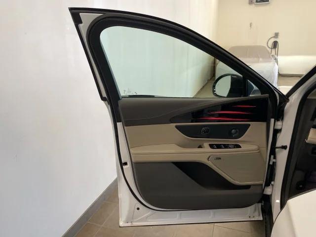 new 2025 Lincoln Nautilus car, priced at $69,025