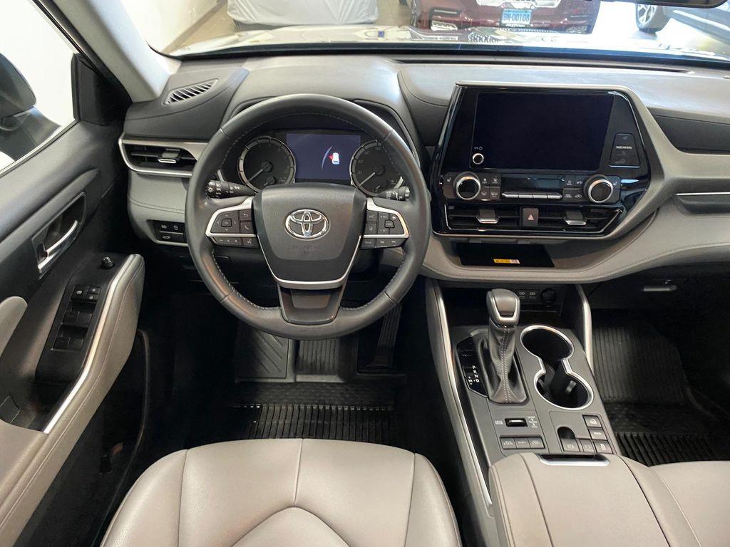 used 2023 Toyota Highlander car, priced at $39,990