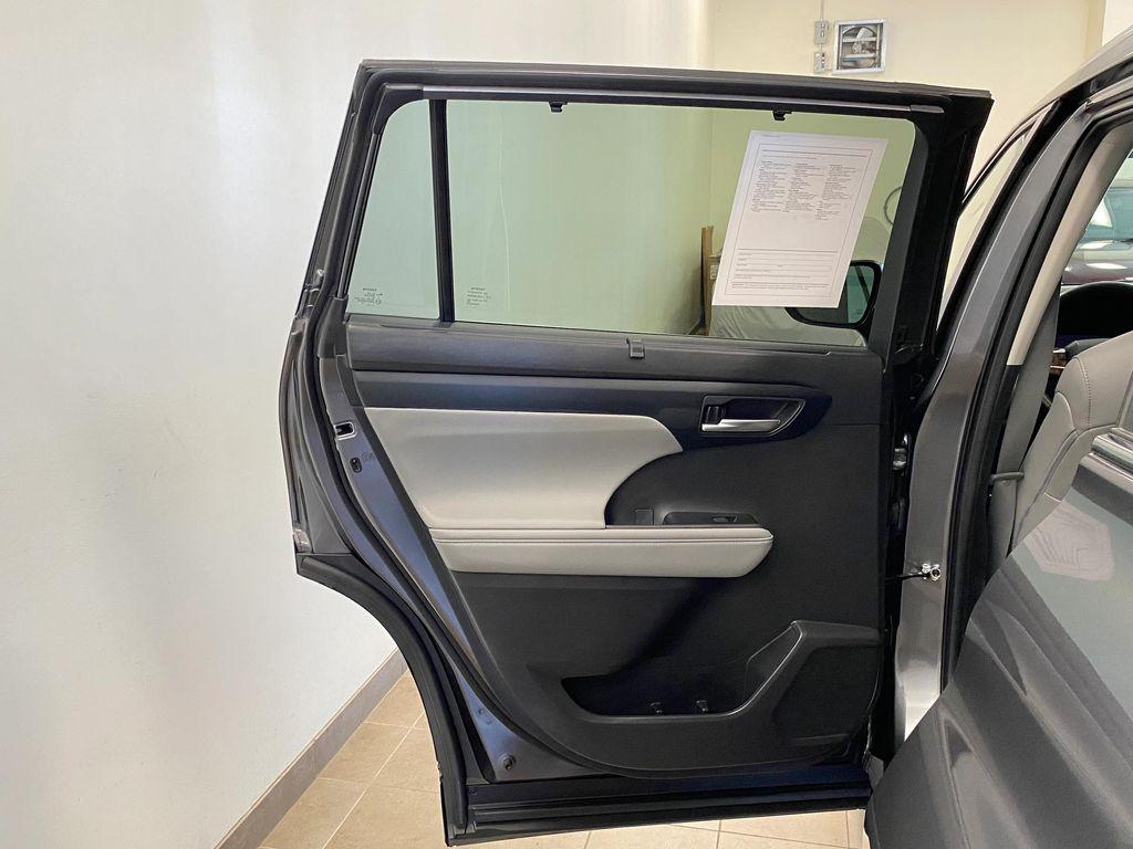 used 2023 Toyota Highlander car, priced at $39,990