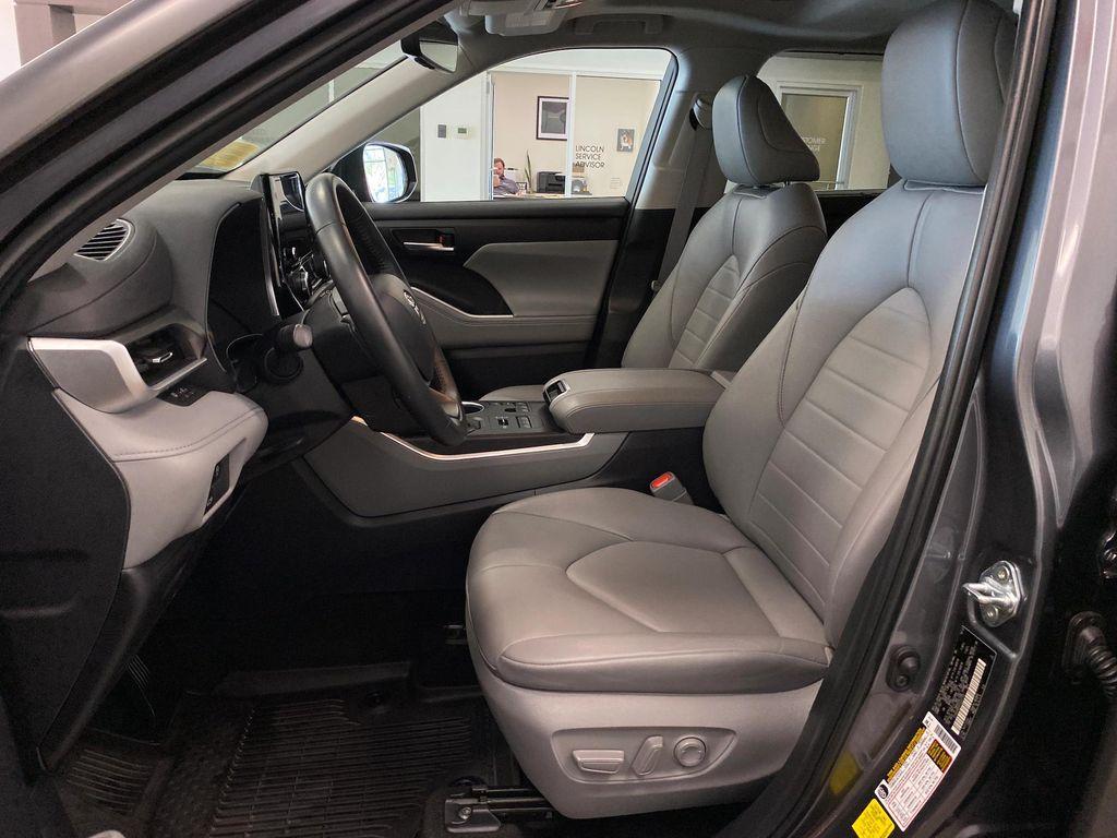 used 2023 Toyota Highlander car, priced at $39,990