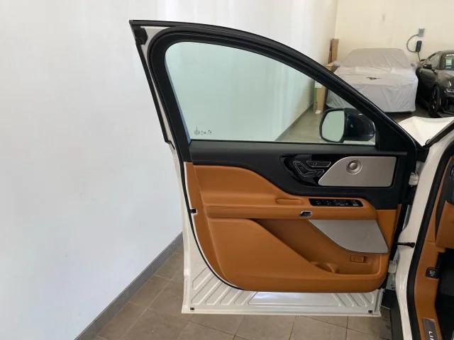 new 2025 Lincoln Aviator car