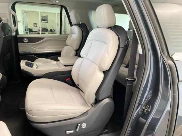 new 2025 Lincoln Navigator car