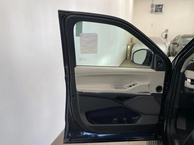 new 2025 Lincoln Navigator car