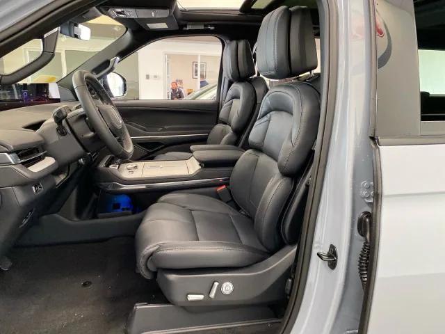 new 2025 Lincoln Navigator car