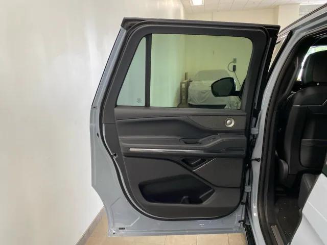 new 2025 Lincoln Navigator car