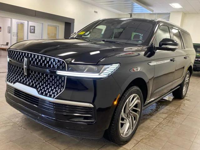 new 2025 Lincoln Navigator car, priced at $106,275