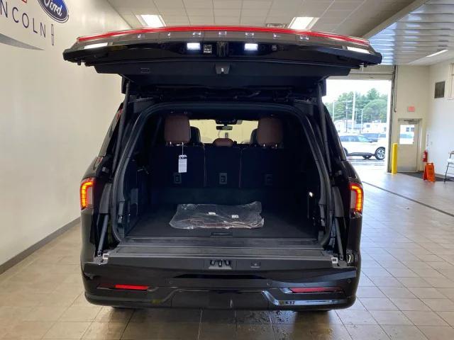 new 2025 Lincoln Navigator car, priced at $106,275