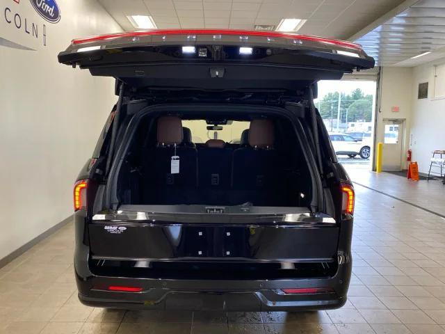 new 2025 Lincoln Navigator car, priced at $106,275