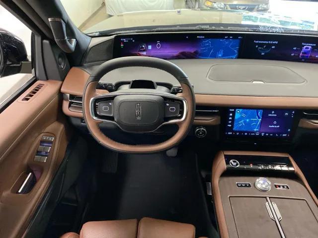 new 2025 Lincoln Navigator car, priced at $106,275