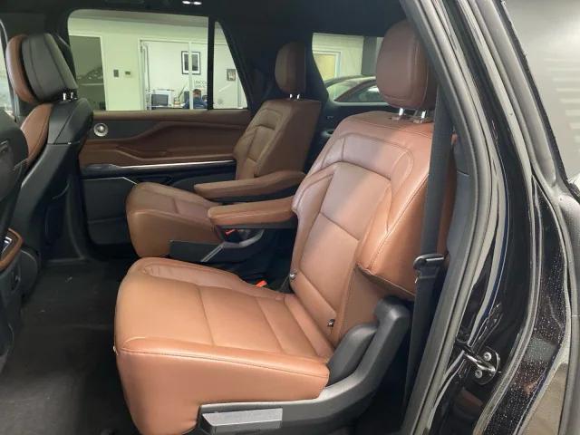 new 2025 Lincoln Navigator car, priced at $106,275