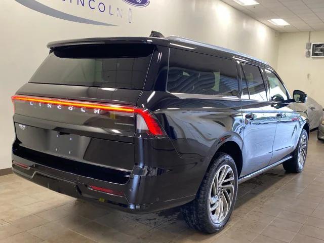 new 2025 Lincoln Navigator car, priced at $106,275
