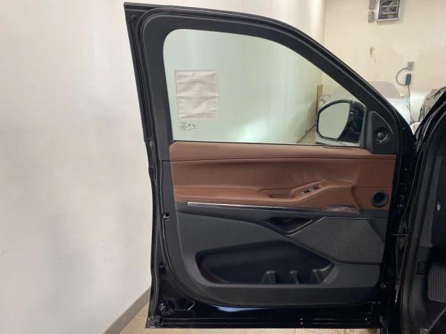 new 2025 Lincoln Navigator car, priced at $106,275