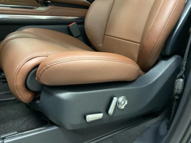 new 2025 Lincoln Navigator car, priced at $106,275