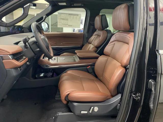 new 2025 Lincoln Navigator car, priced at $106,275