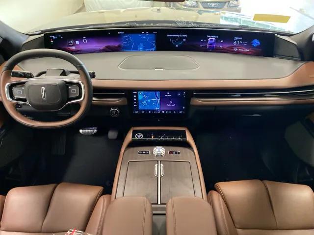 new 2025 Lincoln Navigator car, priced at $106,275