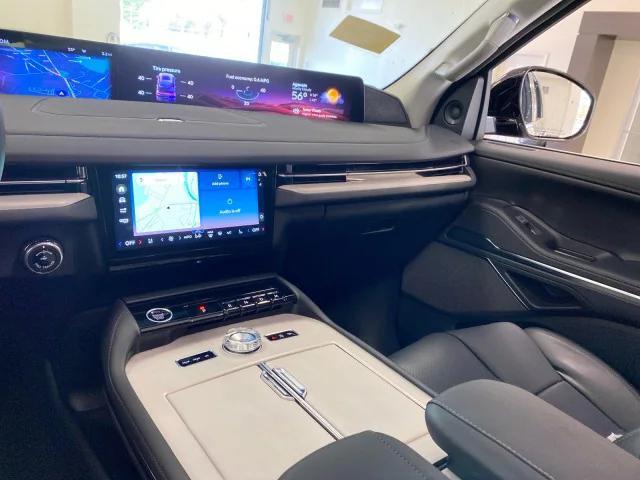 new 2025 Lincoln Navigator car, priced at $106,520