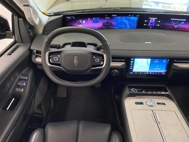 new 2025 Lincoln Navigator car, priced at $106,520