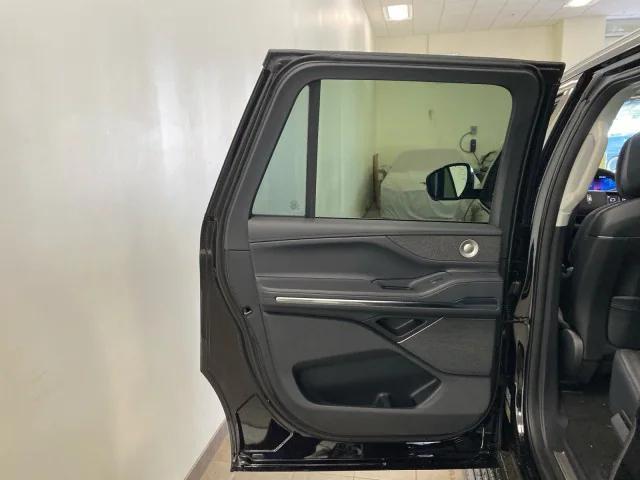 new 2025 Lincoln Navigator car, priced at $106,520