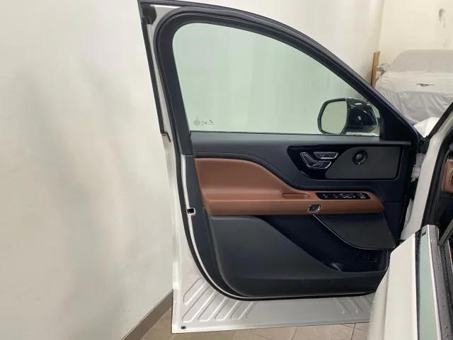 new 2025 Lincoln Aviator car, priced at $71,465