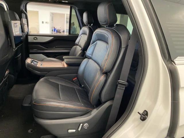 new 2025 Lincoln Navigator car
