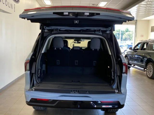 new 2025 Lincoln Navigator car, priced at $107,320