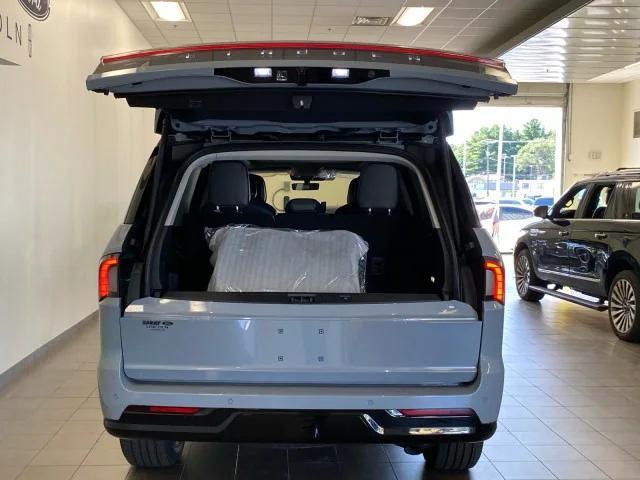 new 2025 Lincoln Navigator car, priced at $107,320