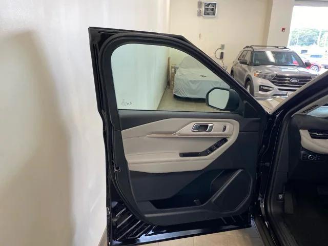 new 2025 Ford Explorer car, priced at $48,660