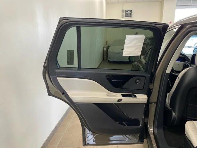 new 2025 Lincoln Aviator car