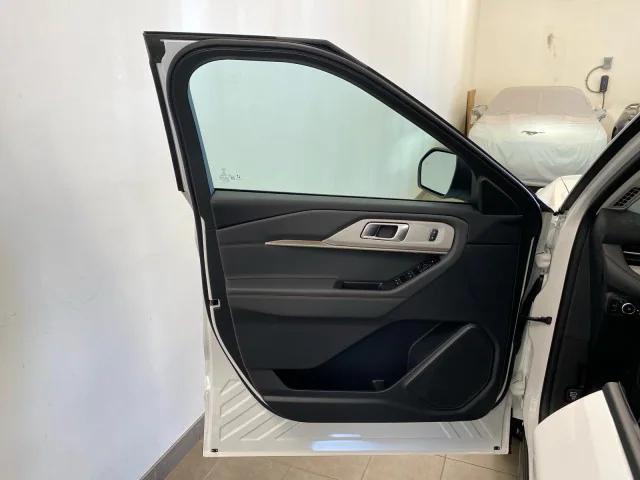 new 2025 Ford Explorer car, priced at $52,165
