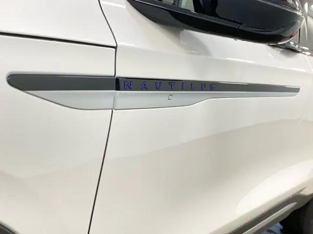 new 2025 Lincoln Nautilus car