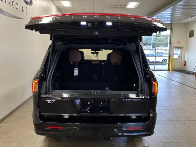 new 2025 Lincoln Navigator car, priced at $105,580
