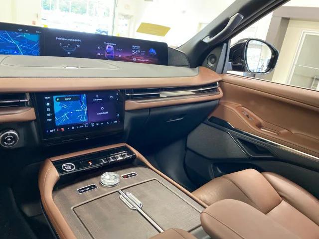new 2025 Lincoln Navigator car, priced at $105,580