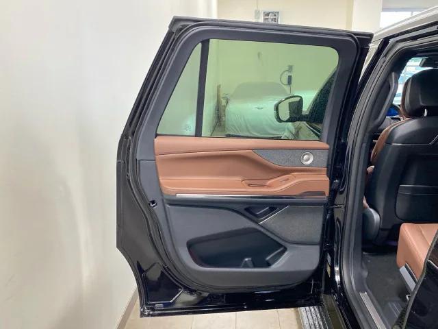 new 2025 Lincoln Navigator car, priced at $105,580