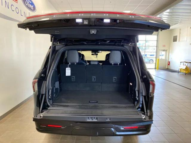 new 2025 Lincoln Navigator car, priced at $109,375