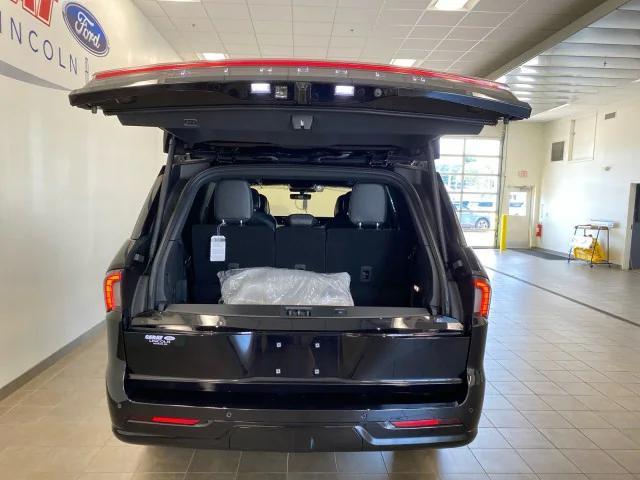 new 2025 Lincoln Navigator car, priced at $109,375