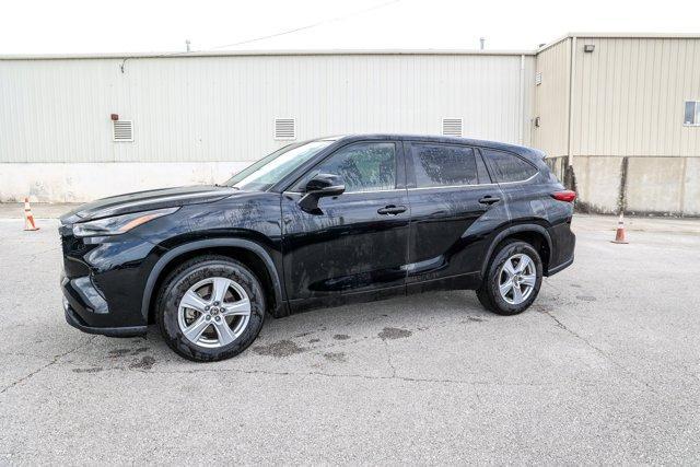 used 2022 Toyota Highlander car, priced at $33,168
