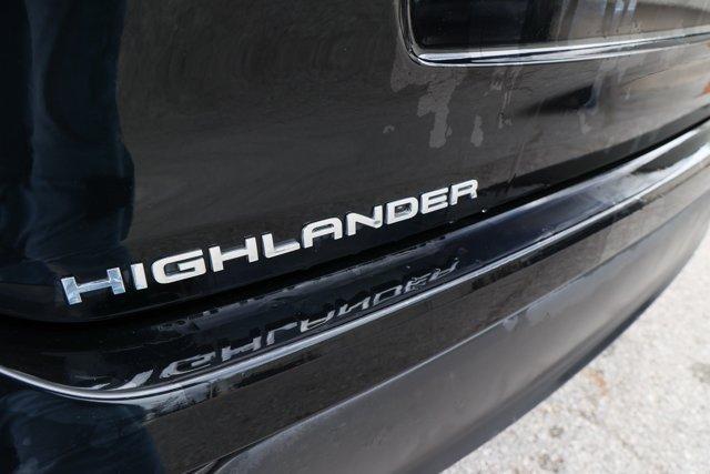 used 2022 Toyota Highlander car, priced at $33,168