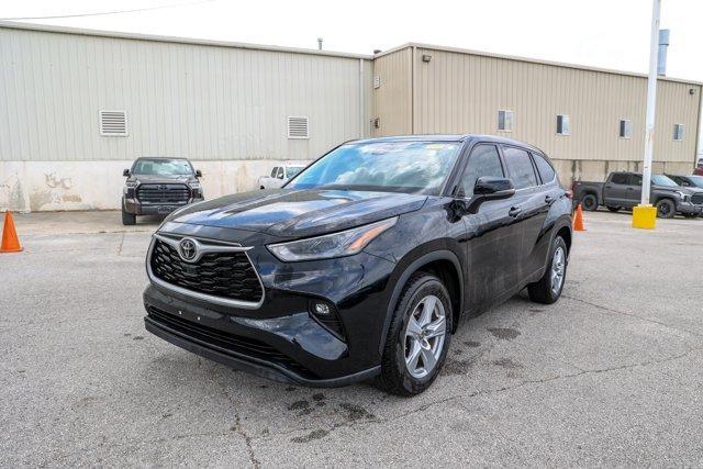 used 2022 Toyota Highlander car, priced at $33,168