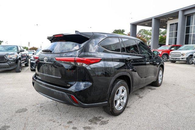 used 2022 Toyota Highlander car, priced at $33,168