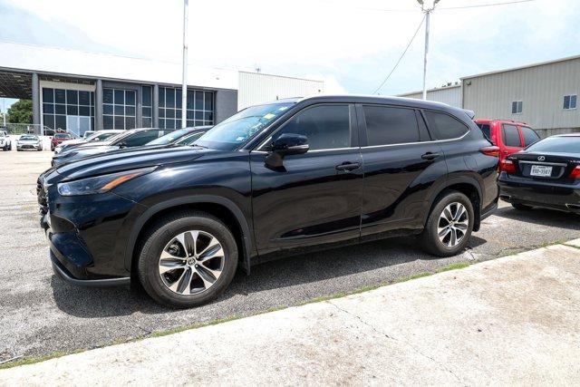 used 2023 Toyota Highlander car, priced at $40,998